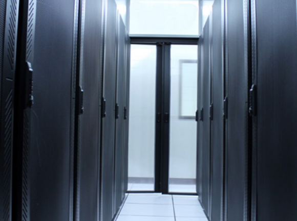 Aisle containment solutions for efficient data center cooling